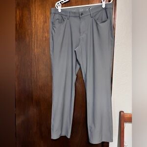 Men’s Greg  Norman golf pants size 35 X 30 Great